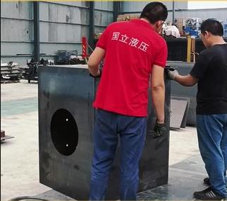 大型液壓站 國立液壓，為機(jī)械企業(yè)提供動(dòng)力